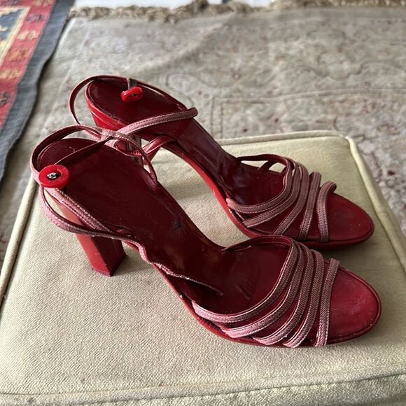 Vintage Marc Jacobs red leather strap 4” heels. - Picture 5 of 7